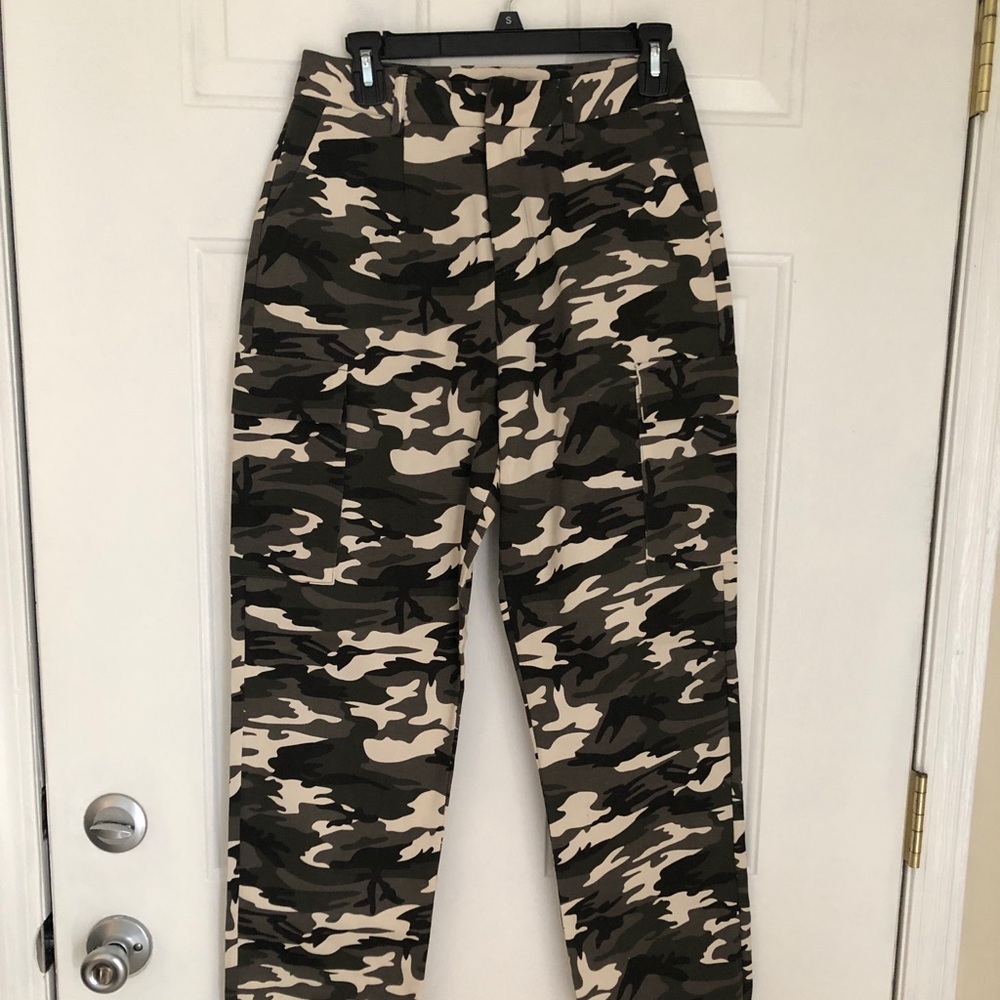 Prettylittlething cropped pants